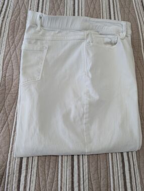 J. JILL WHITE DENIM CAPRIS SIZE 28